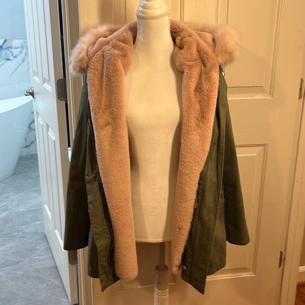 New York & Company army olive green coat with removable luxe faux pink fur